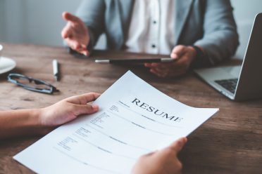 Human resource manager Is explaining the job to the job seeker before filling out a resume on the application form to consider accepting for employment in the company.